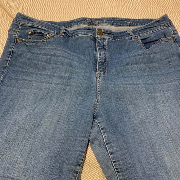 New Directions Weekend flare leg jeans. Rhinestone buttons on pockets. 22W. - Picture 2 of 6